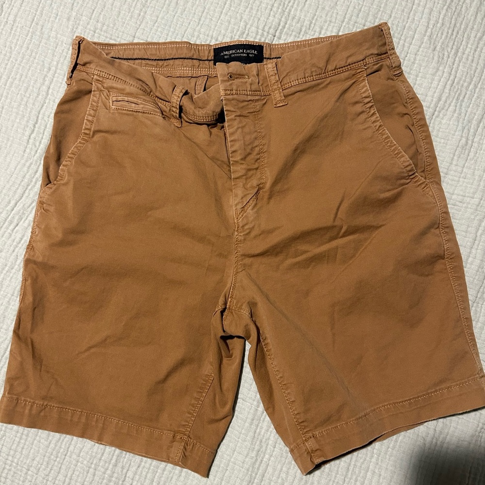 Men’s khaki shorts